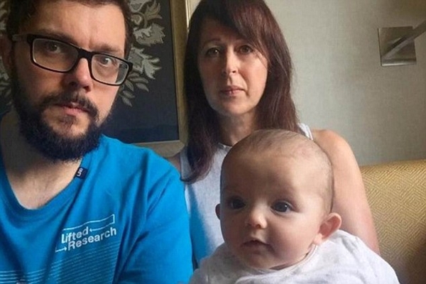 Bayi Terancam Ditinggal Orangtua di India