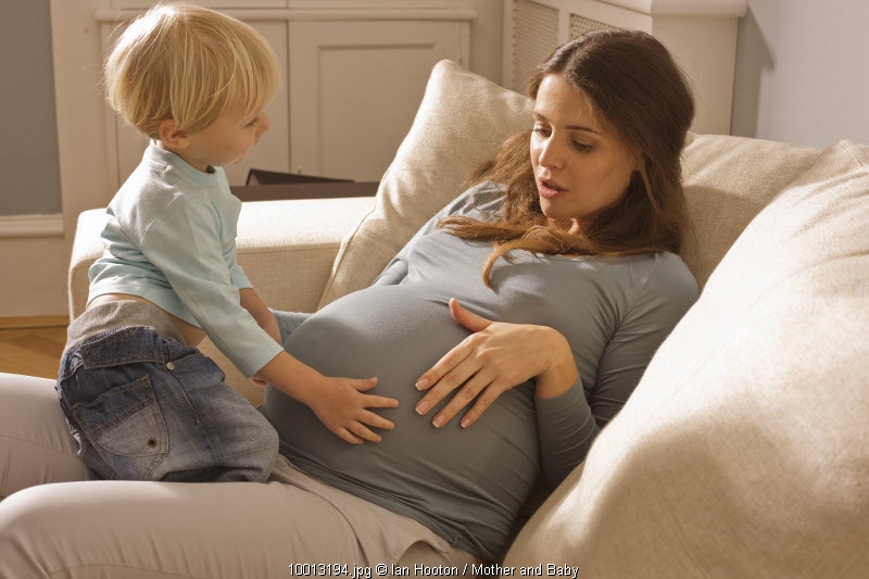 Hal Penting dalam Menyiapkan Kakak Menyambut Adik Baru