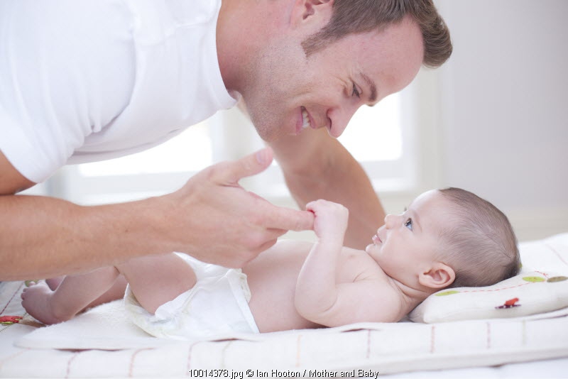 Tip Menidurkan Bayi untuk Ayah