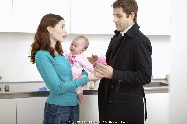 Beda Reaksi Ayah-Ibu saat Bayi Menangis