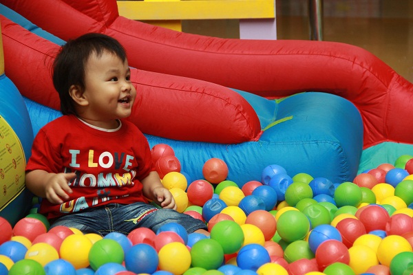 Bersenang-senang di M&B Fair Surabaya Hari Ke-2