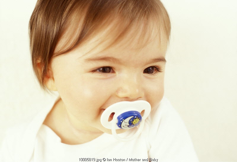 Empeng Menghambat Perkembangan Anak