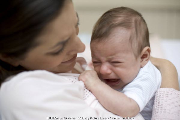 Tip Atasi Kolik pada Bayi