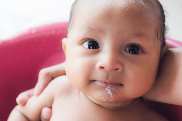 Normalkah Jika Bayi Mengalami Muntah Setelah Minum Asi