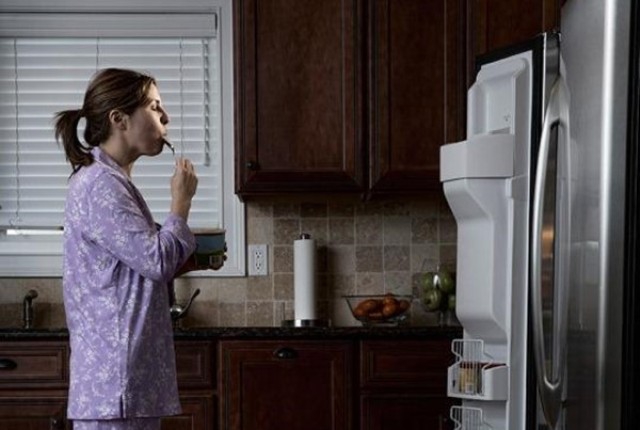 Tips Mengontrol Makan Malam