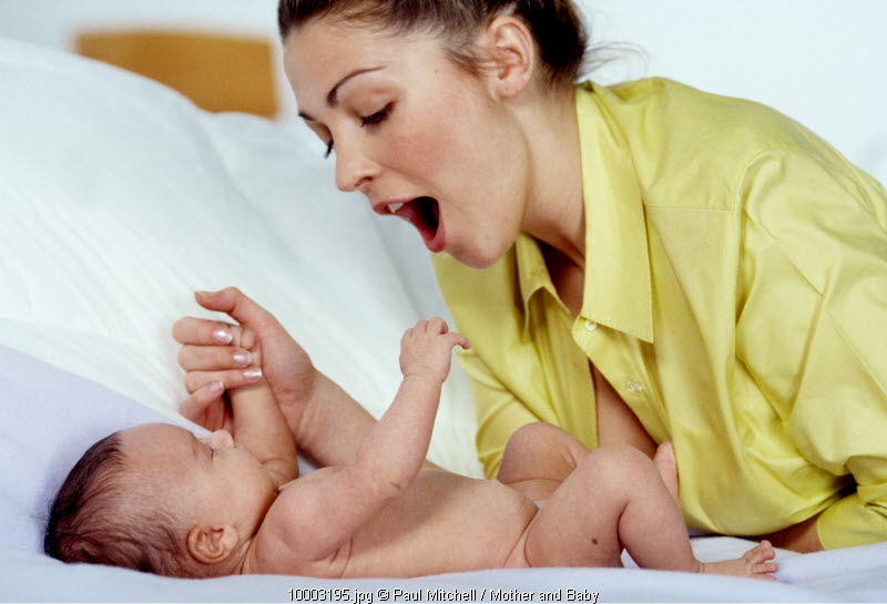 Manfaat Bernyanyi Bersama Si Bayi