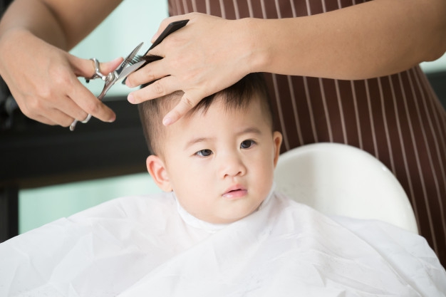 Tips Mencukur Rambut Bayi