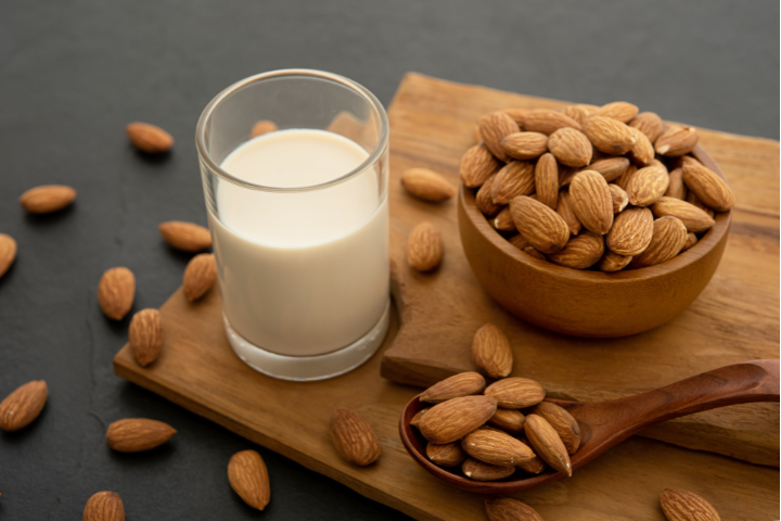Amankah Minum Susu Almond saat Hamil Trimester Pertama?
