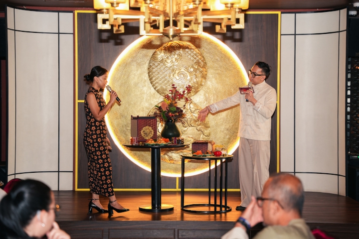 Pesona Glamour Old Shanghai Bertemu Energi Kuda Api di Malam Imlek JHL Solitaire