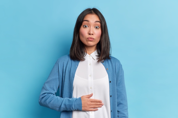 Kedutan Perut Sebelah Kiri, Apakah Tanda Hamil atau Masalah Kesehatan?