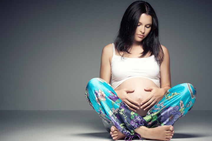 Perut Atas Keras dan Perut Bawah Lembek saat Hamil? Ketahui Penyebabnya!