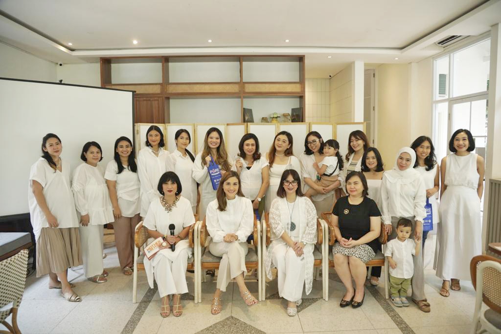 Ibu Bahagia Bikin ASI Lancar, Benar Enggak, Sih?