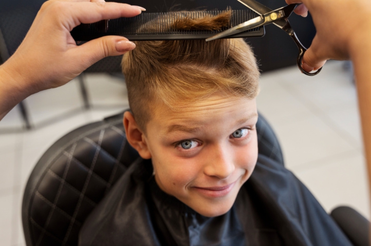 15 Model Rambut Anak Cowok Terbaru: Rapi, Keren, dan Sesuai Aturan Sekolah
