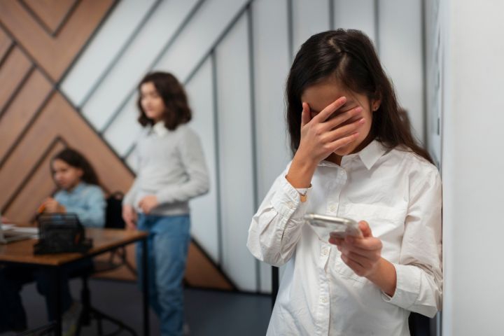 Apa yang Harus Orang Tua Lakukan saat Anak FOMO? Ini Jawabannya!