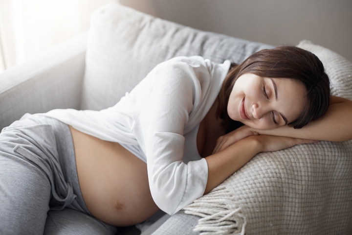 Mimpi Aneh saat Hamil? Ketahui Penyebab dan Jenisnya, Moms!