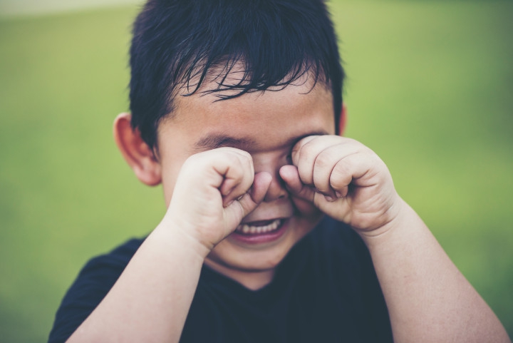 Jangan Asal Kasih Obat! Ini Cara Mengatasi Sakit Mata pada Anak