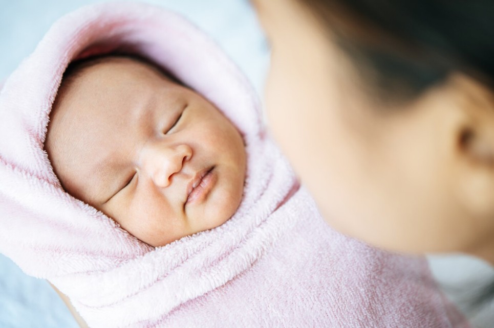 Ketahui Penyebab dan Tanda Bayi Kuning yang Normal