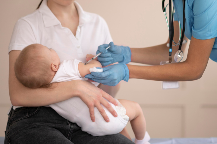 Vaksin Bayi Usia 2 Bulan, Apa Saja yang Perlu Moms Ketahui?