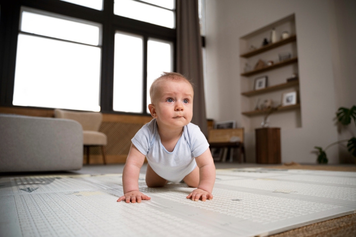Bayi 9 Bulan Bisa Apa? Ini Perkembangannya yang Perlu Diketahui