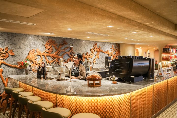 Gerai Starbucks Pertama di Indonesia Kini Hadir dengan Wajah Baru