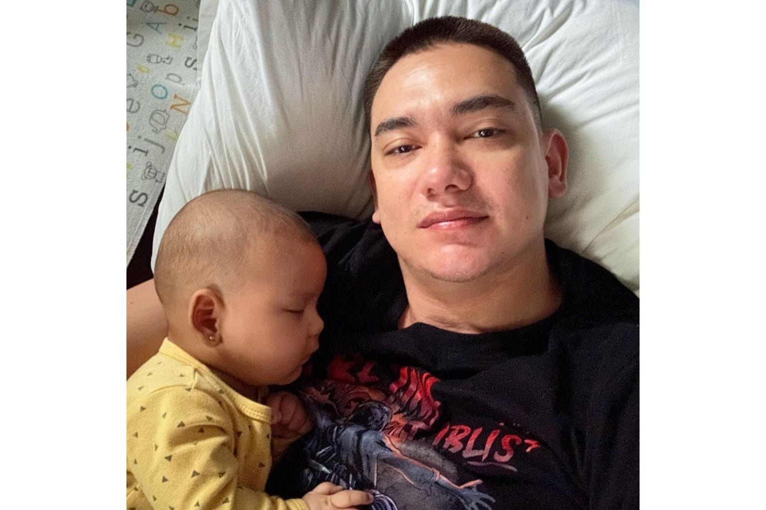 Adipati Dolken menemani anak tidur siang