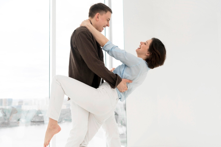 15 Lagu Anniversary Pernikahan Romantis untuk Momen Spesial