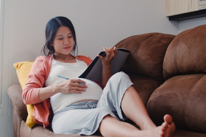 Makanan yang Perlu Dikonsumsi untuk Mengurangi Kaki Bengkak pada Ibu Hamil