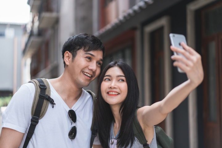 50 Inspirasi Caption Suami Istri Bahagia untuk Momen Spesial