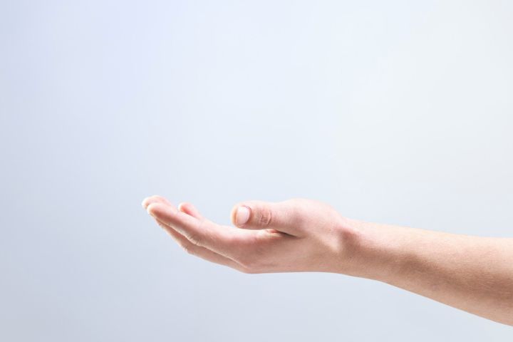 Apa Hukum Mengeluarkan Air Mani oleh Tangan Sendiri di Malam Hari Bulan Ramadan?