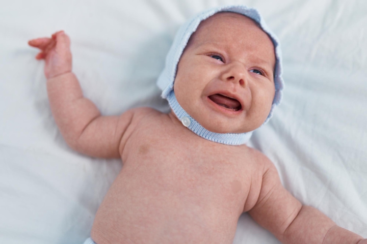 Ini Cara Menghilangkan Biang Keringat pada Bayi Anda