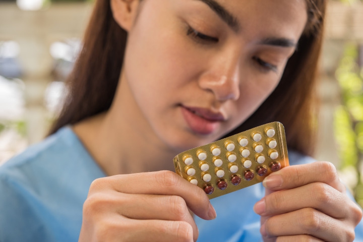 Cara Minum dan Efek Samping Pil KB Microgynon