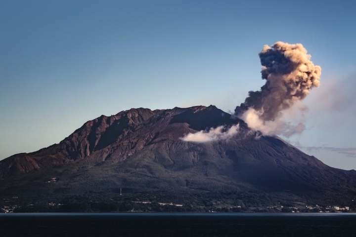 Arti Mimpi Gunung Meletus, Pertanda Rezeki atau Peringatan Penting?