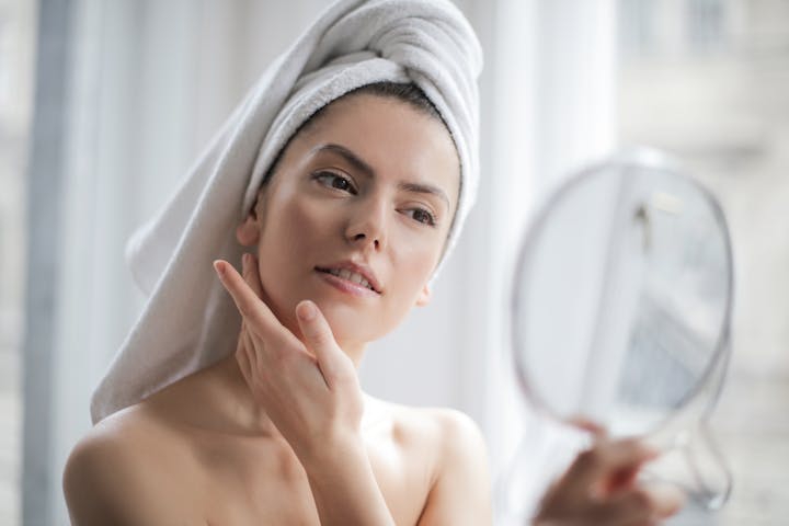 5 Tips Mengatasi Garis Halus di Wajah, Cegah Penuaan Dini