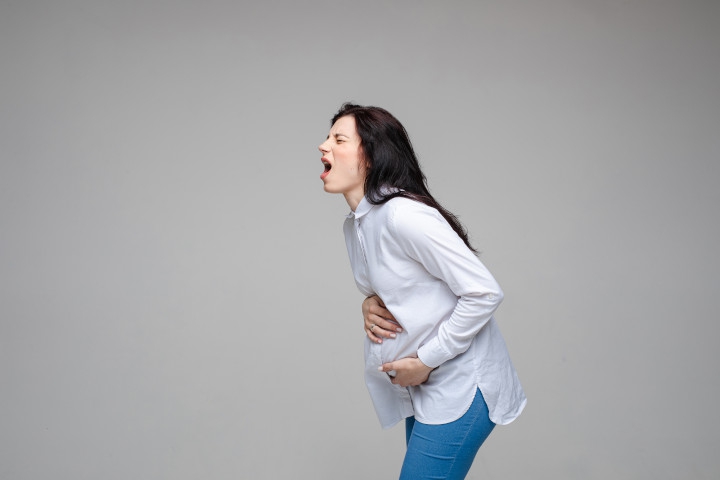 Perut Terasa Kencang Saat Hamil Trimester 2? Ini Penyebabnya!