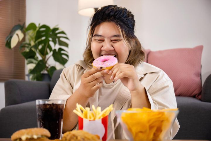 5 Jenis Makanan yang Harus Dihindari saat Sahur