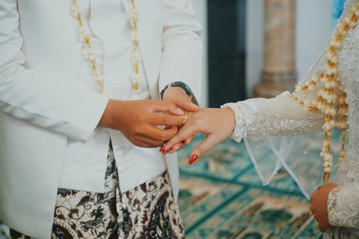 Begini Cara Menghitung Weton Jodoh Kecocokan Anda dan Suami, Moms