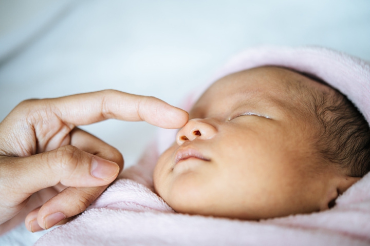 Salep Mata untuk Bayi, Kapan dan Bagaimana Penggunaannya untuk Si Kecil?
