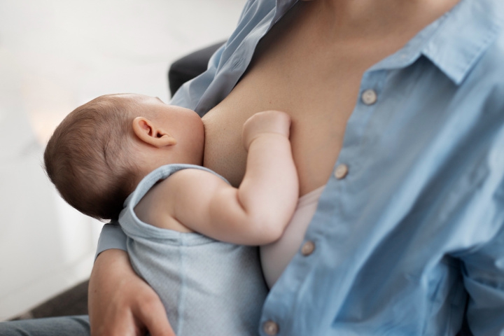 Bayi 3 Bulan Minum Susu Berapa ml? Ini Jawabannya, Moms
