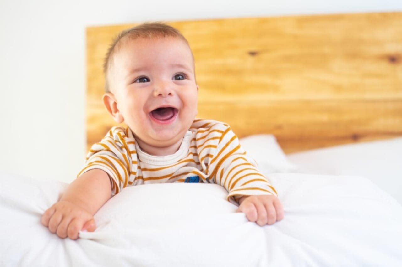 Perkembangan Bayi 6 Bulan dan Tips untuk Menstimulasinya