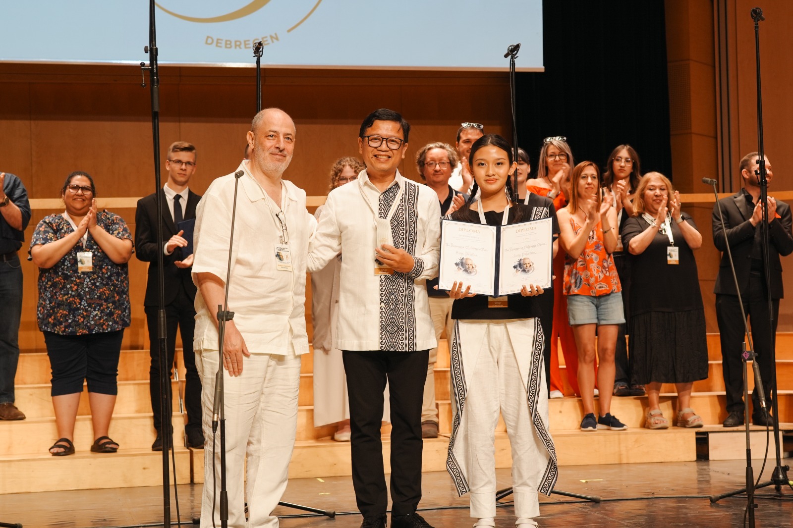 Avip Priatna Bersama Paduan Suara Anak The Resonanz Children&rsquo;s Choir Menjadi Juara Umum di Kompetisi Paduan Suara Kontemporer Bergengsi di Eropa