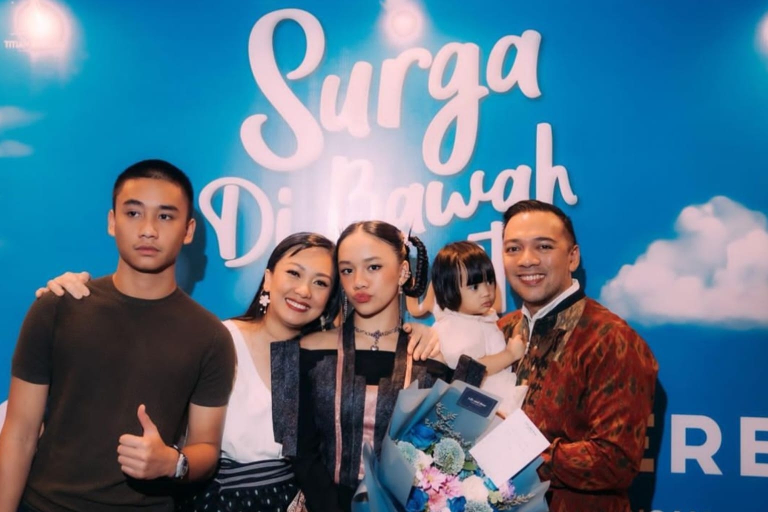 Keluarga Riafinola di Gala Premiere Film