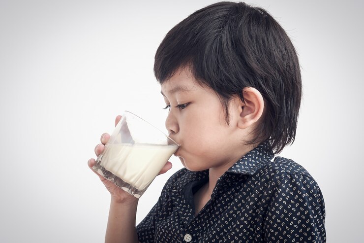 Wajib Tahu! Ini Manfaat Mengagumkan Minum Susu untuk Anak