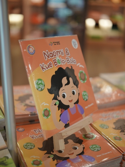 Angkat Keragaman Budaya Indonesia, Han Chandra Luncurkan Buku Anak Naomi & Kue Bola-Bola