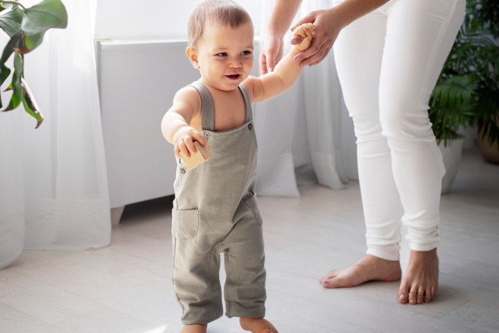 5 Rekomendasi Alat Bantu Berjalan untuk Bayi