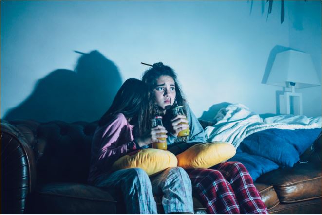 Rekomendasi Film dan Serial Thriller Pilihan Redaksi Mother & Beyond