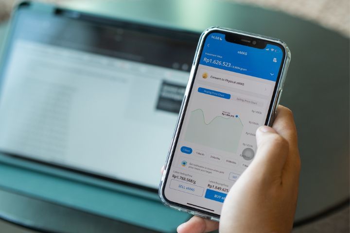 Datang Setahun Sekali, Ini 4 Tips Mengelola THR dengan Investasi Emas untuk Masa Depan Keluarga