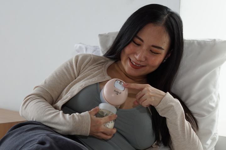 Memompa ASI Haruslah dalam Posisi Nyaman, Kini Bisa Sambil Bersandar