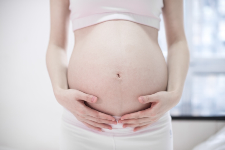 Ciri Hamil Anak Perempuan Dilihat dari Pusar, Mitos atau Fakta?