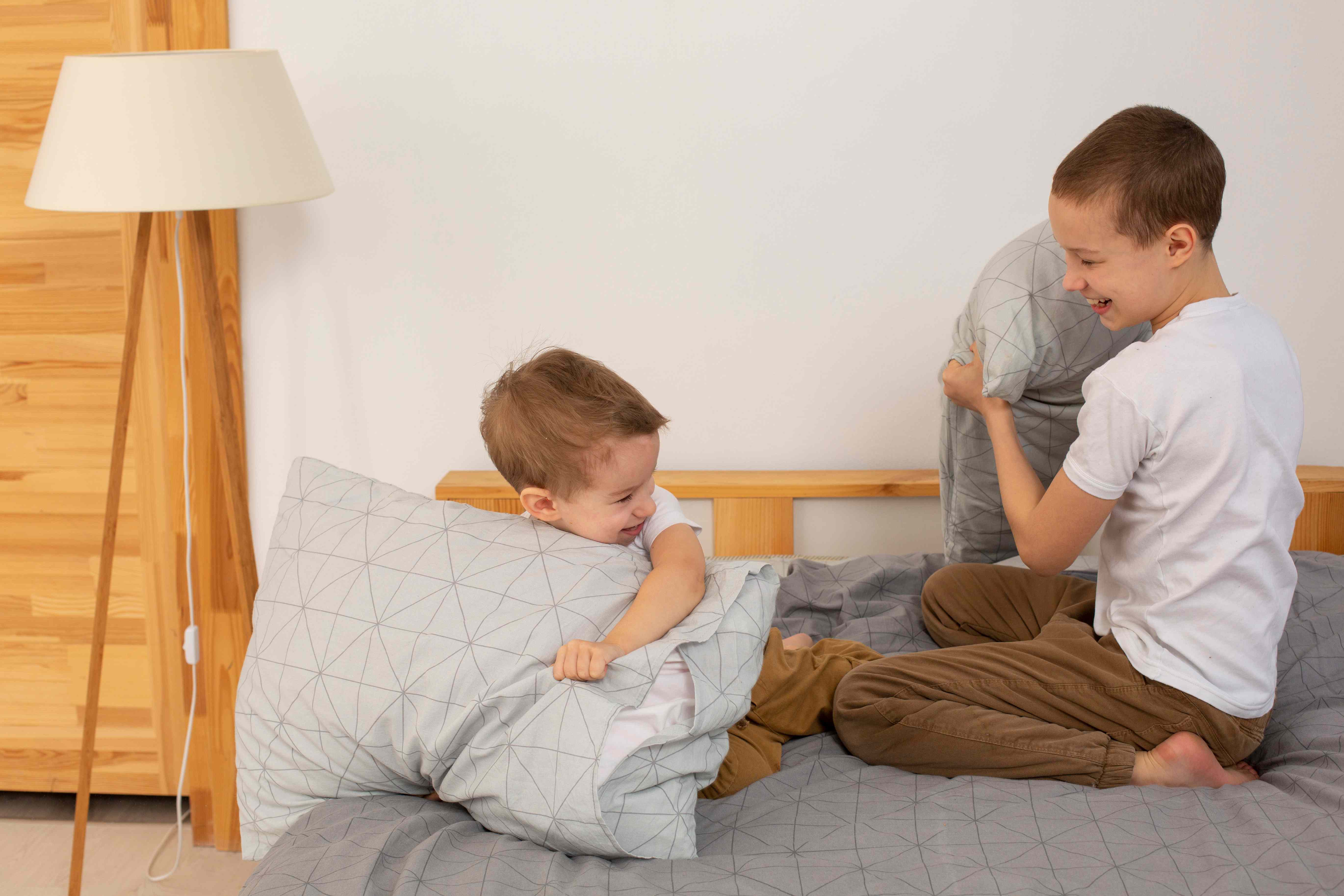 7 Cara Mengatasi Anak yang Suka Memukul