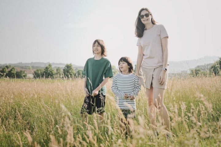 Serba Nyaman dan Stylish saat Liburan, Ini Gaya Kompak Selebriti Ibu dan Anak